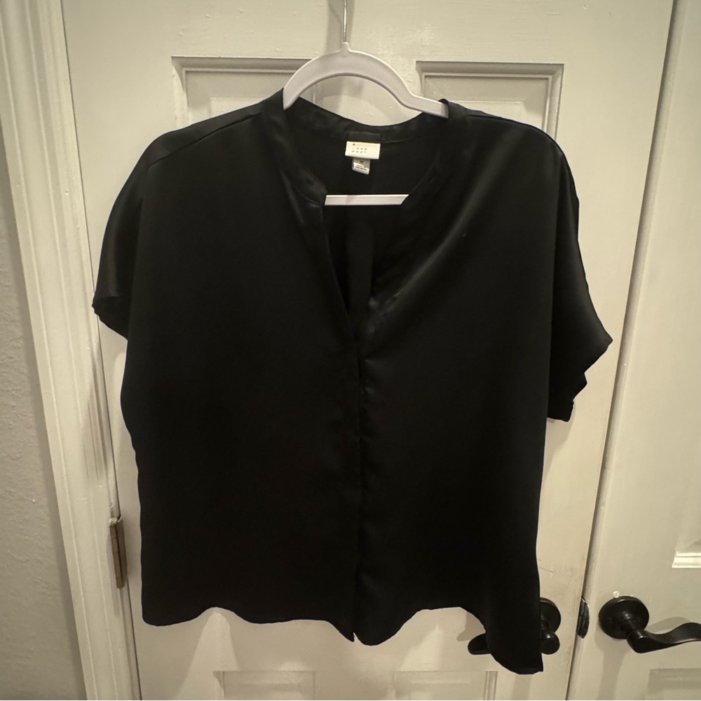 NWOT A New Day Black Short Sleeve Button-Front Blouse‎ (M)